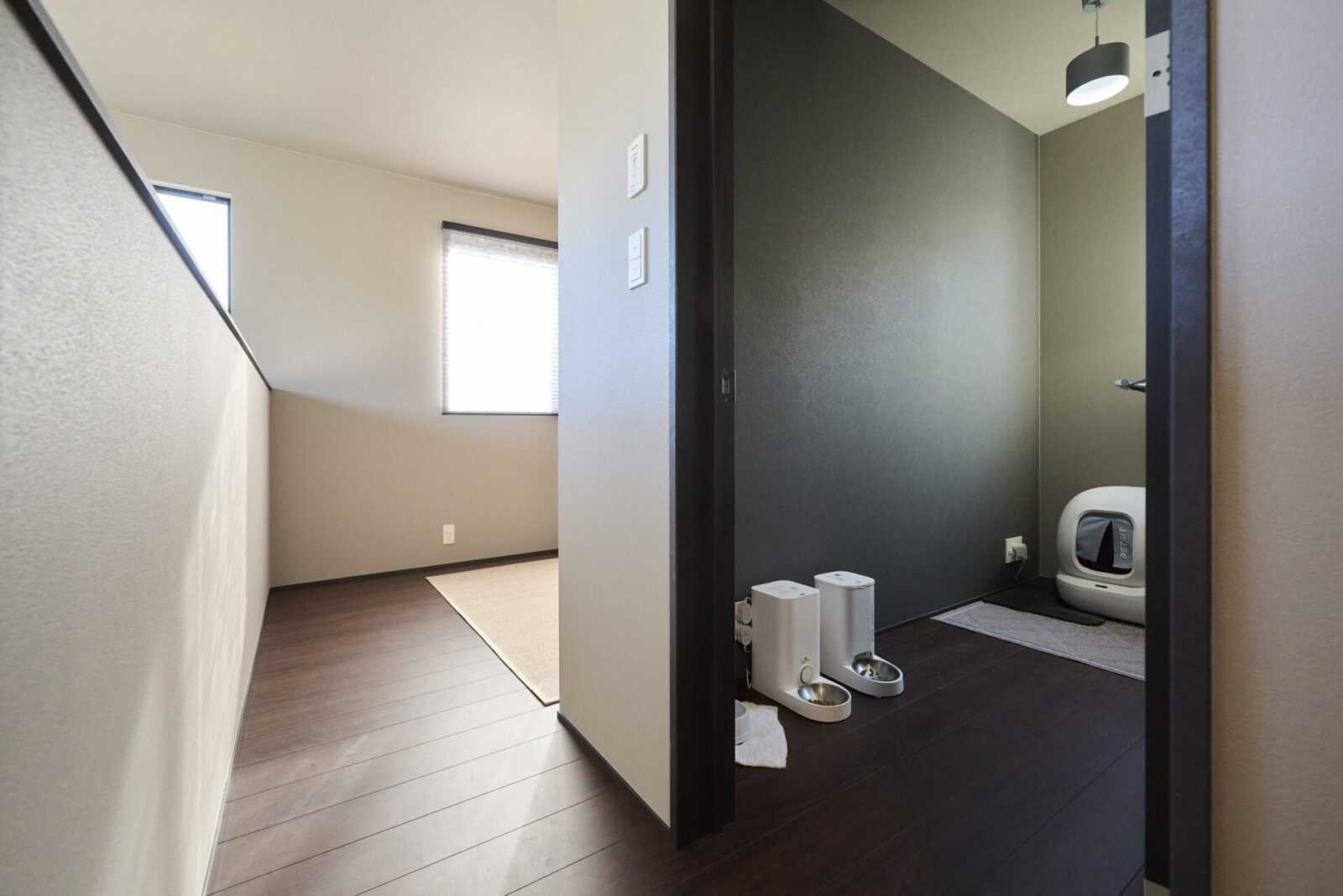 重厚感溢れるダークトーンが紡ぐ、ホテルライクな贅沢ダイニングキッチン